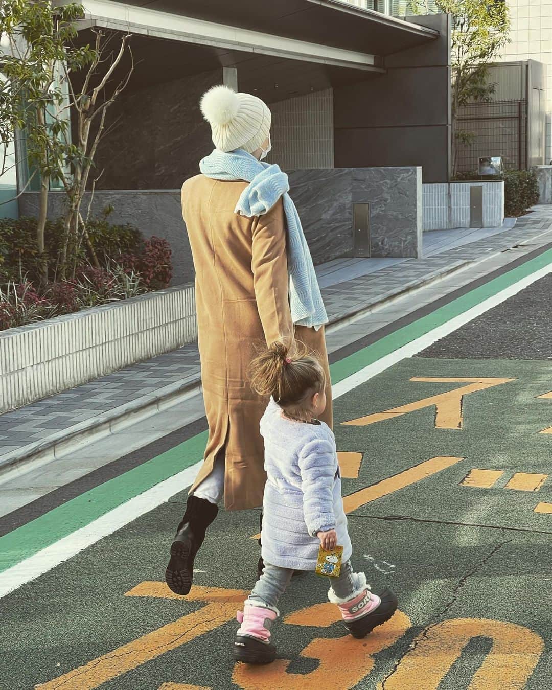 エミ・マイヤーのインスタグラム：「Conquering the Tokyo freeze 🍵今夜はクリームシチュー💓」