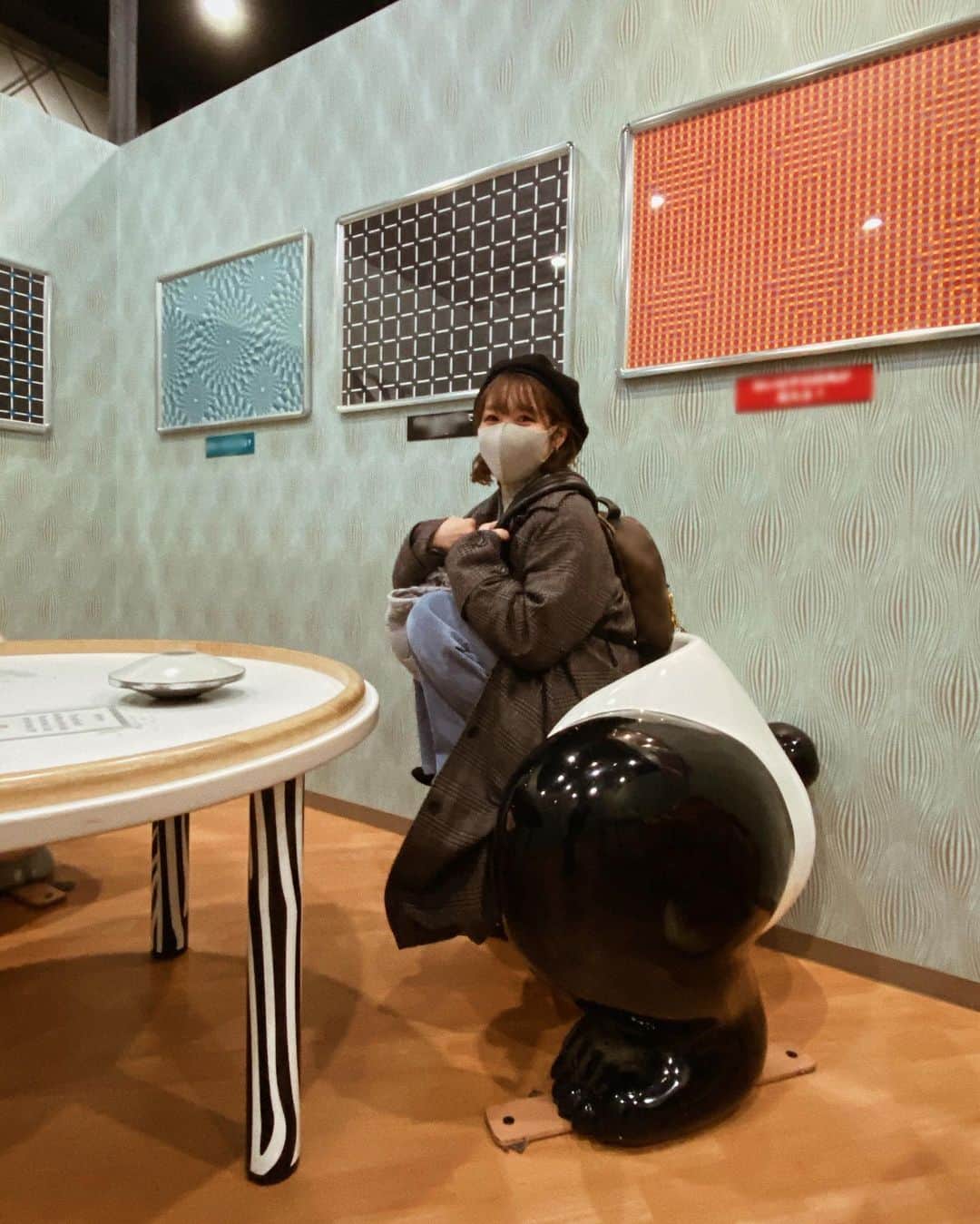 MIYUのインスタグラム：「🐼のイス…✨﻿ ﻿ ﻿ 日曜日の18時からといえば！の﻿ アニメを見ているのですが﻿ 声優さんがスゴイと家族で話題に…！(笑)﻿ ﻿ ﻿ 同じアニメの中で﻿ 同じ声優さんが違うキャラクターで﻿ いくつか出ているんです！😳﻿ ﻿ ﻿ アニメを見るようなってから﻿ 声優さんも気になるようになりました♩(笑)﻿ ﻿ ﻿ ﻿ ﻿ 今日も1日寒かったですね❄️﻿ どんな週末をお過ごしですか？？﻿ ﻿ ﻿ この後もゆっくりお過ごし下さい♩﻿ ﻿ ﻿ ﻿ ﻿ #オリックス #Bs2020 #BsGirls #オリ姫﻿ #野球 #プロ野球 #オリックスバファローズ #超革新系﻿ #野球女子　#野球好き　#京セラドーム大阪　﻿ #冬コーデ  #패션　#데일리룩　#메이크﻿ #パンダ #パンダ好き #panda﻿ #baseball #ORIX #Buffaloes #BINNOVATION﻿ #MIYU #miyu_337  #🐼」