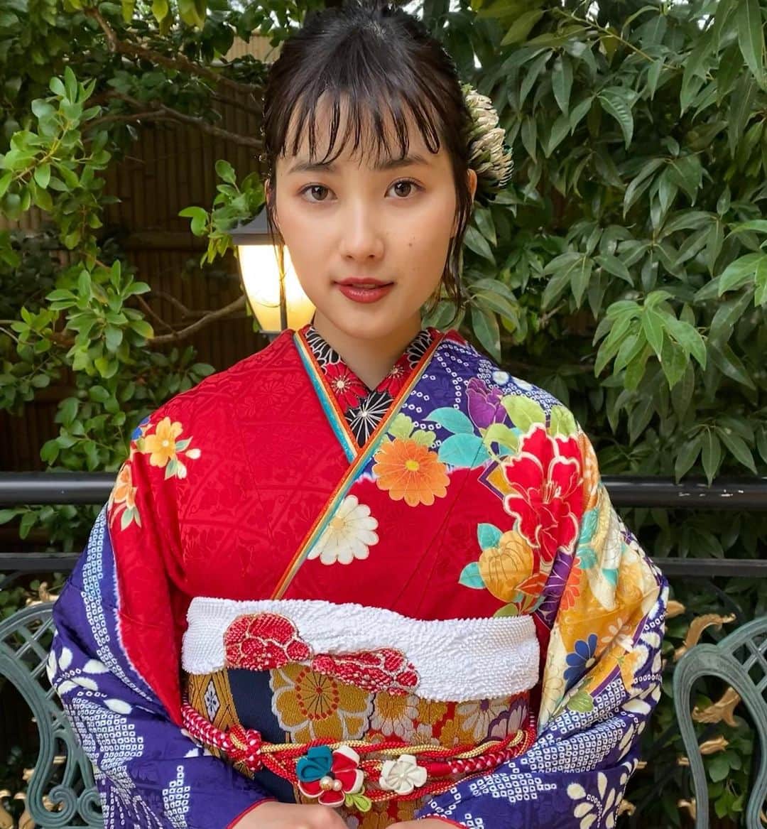 高橋有紀のインスタグラム：「別のお着物は大人に💄 @manamiigashira_official  #osakana_yuki #井頭愛海」