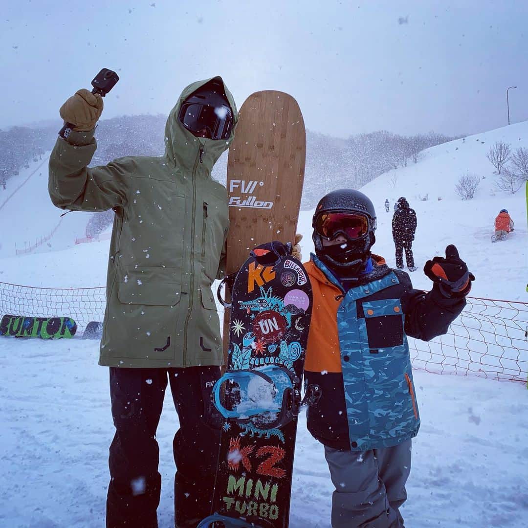 上田ユキエさんのインスタグラム写真 - (上田ユキエInstagram)「岩手〜福島へ。専属カメラマンと深雪ライド📷 @tokonamekin 私のスポンサーもカメラマンも見事にトラへ流れてゆきます（笑） #snowboarding #japanlife #9yearsold」1月10日 13時20分 - yukie_ueda