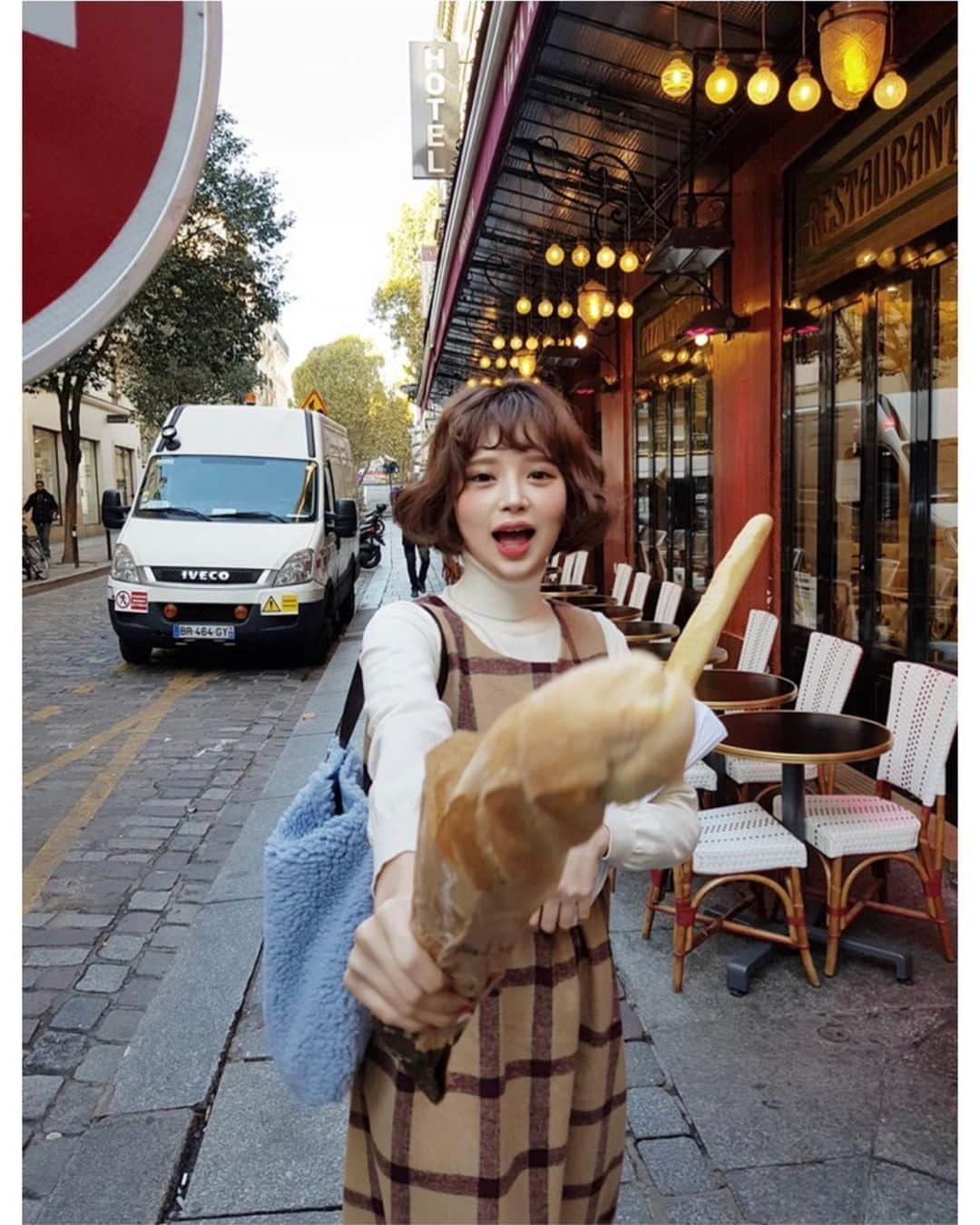 Yoonbitnaさんのインスタグラム写真 - (YoonbitnaInstagram)「#paris #🥖 여행 다니면서 쉬고싶다:)  모두 같은 생각?  #travel #wish #memories」1月10日 13時35分 - bitnnaya