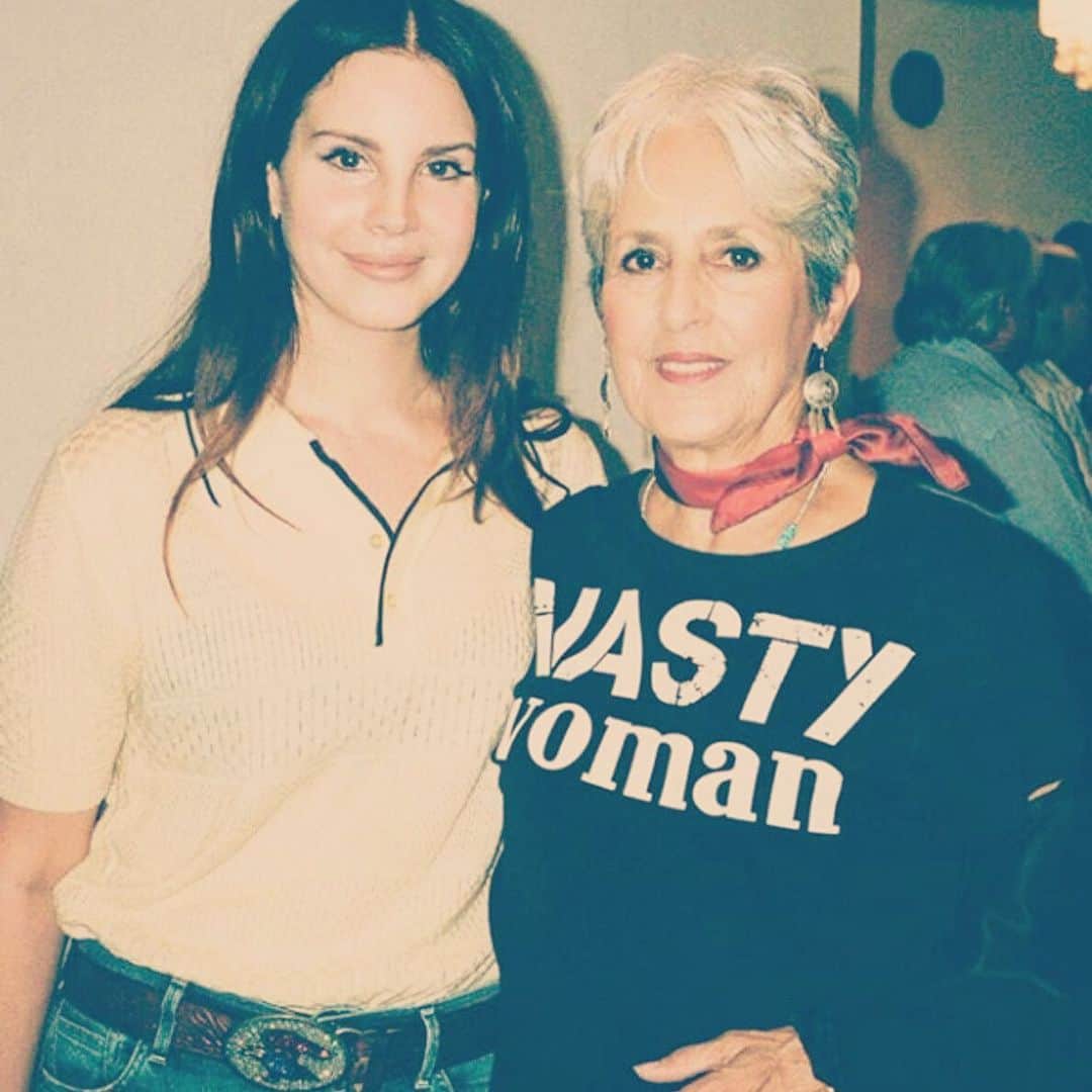 ラナ・デル・レイのインスタグラム：「Happiest of Birthdays to the smartest most shining guiding light in music. Every chance we get to hear some insight into how you think about your art is a blessing.  ‘you can’t wait for anyone to join you when it comes to making a movement or taking a stance.’ What a beautiful thing to say in the live stream」