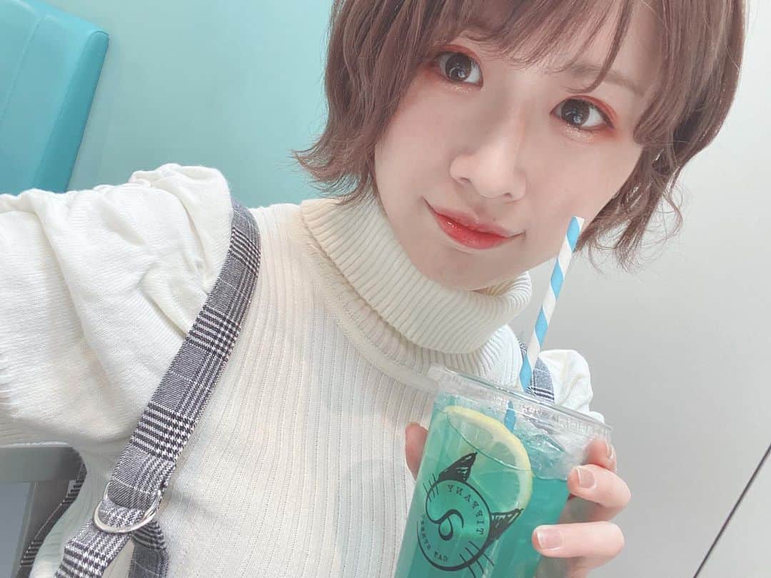 佐藤朱のインスタグラム：「❄️💎💙 . ブルーだけどレモネード〜 #最近ではなく前に撮った写真です」