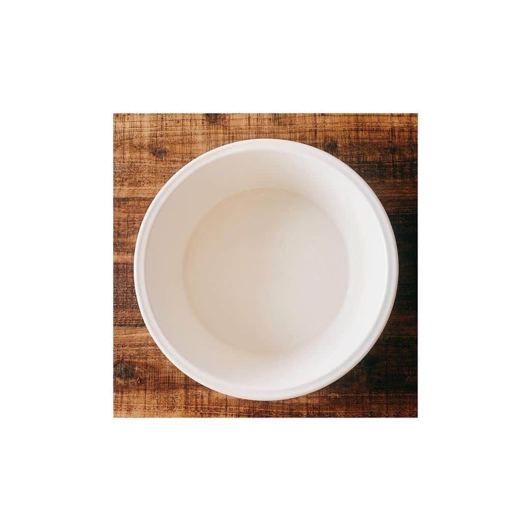井上貴美さんのインスタグラム写真 - (井上貴美Instagram)「土鍋です。  直火OK オーブンOK 電子レンジOK んで軽い。  使うの楽しみだ〜🕺 今日は鍋かな。  #平鍋 #大谷製陶所」1月10日 14時19分 - takami__213