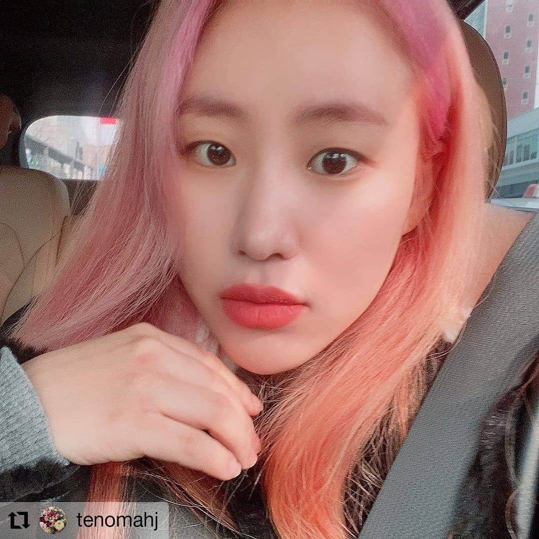 Urban Zakapaのインスタグラム：「🥰🥰머리색 너무 이쁘게 나와서 Repost @tenomahj • • • • • • New hair 🧡💖  @seoulbase_kimsunhee」