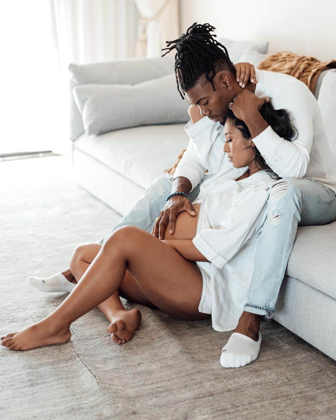 シェネルのインスタグラム：「Love + Connection + Creation   📸 @shotime.studio   #pregnantshoot #pregostyle #mommyphotoshoot」