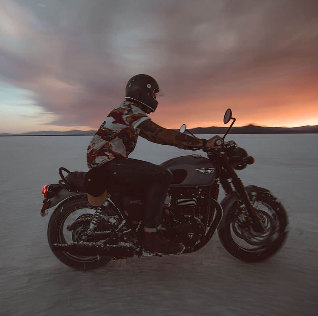 Triumph Motorcycles Japanのインスタグラム：「【 BONNEVILLE T120 】 現代のアイコンとして美しい進化を遂げた Bonneville T120。 名車が蘇ったかのようなそのルックスにはモダンなパフォーマンスと機能性が組み合わされています。  ▼詳細はこちら https://bit.ly/2LcD2HE  #理想のライドがそこにある  #BonnevilleT120 #ボンネビルT120 #トライアンフ #トライアンフはかっこいい #バイク #バイク好きな人と繋がりたい #バイクのある風景 #バイクが好きだ#バイク好き #バイク乗りと繋がりたい #理想のライドがそこにある#triumph #triumphofficial」