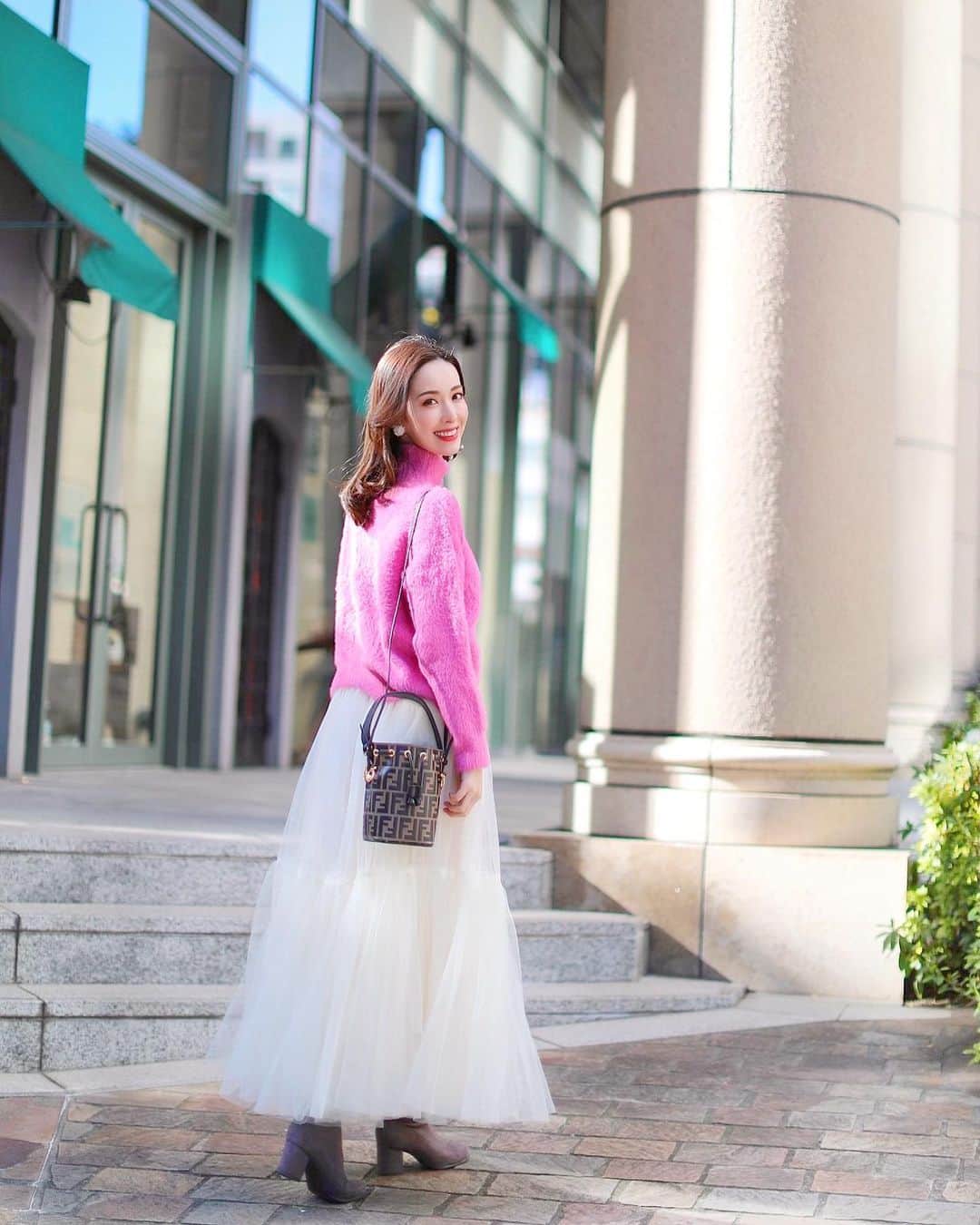 瀬戸早妃のインスタグラム：「春らしいcolorのお気に入りニット🌸🧶 &ドレスのようなボリューミーチュールスカートが発売になりました♪ . @montresorsaki  プロフィール欄のURLからお買い物していただけます🛒💕 . そして昨夜、無事に#Netflix に加入できたので、楽しみにしていた作品をゆっくり観る予定です📺💗 皆さんのおすすめがあれば教えてください♪ . #montrésor #montresor #モントレゾール #selectshop #セレクトショップ #new #cordinate」