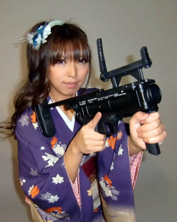 みりどる乙夜さんのインスタグラム写真 - (みりどる乙夜Instagram)「Gunsmith BATON広告用に撮影したもの。撮影はなんと2012年🤣 着物は自分の物で、母に着付けてもらいました。裾の端をちょいと上げるのが粋なんだとか👘✨  #kimono #kimonostyle #newyear #2021 #2012 #japan #japanesegirl #leeenfield #england #rifle #guns #girlwithguns #portrait #militaryidol #airsoft #airsoftjapan #着物 #和装 #武装 #銃 #着付け #巻き髪 #ポートレート #新年快樂 #新年 #過去写真 #ミリドル #乙夜」1月10日 15時00分 - itsuya_miridoru