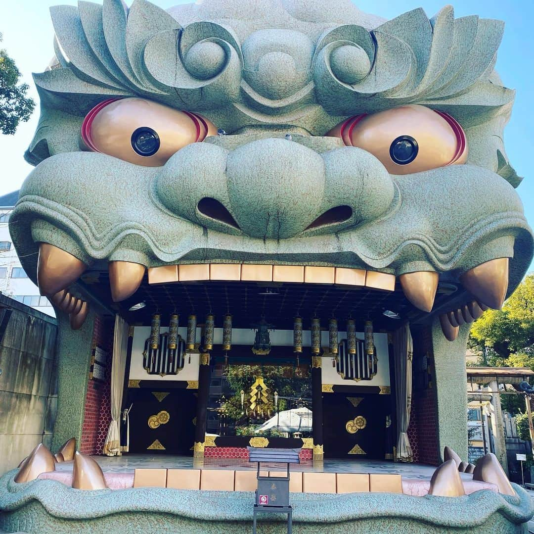 岡友美さんのインスタグラム写真 - (岡友美Instagram)「初詣に行けてなかったので今回は近場で⛩人ほぼおらず、 迫力あるわ。 そして「note」始めたのでまた時間ある時読んでください♪ アプリとらなくても無料で読めます♪ #難波八坂神社  https://note.com/okahellopro」1月10日 15時13分 - okatomo38