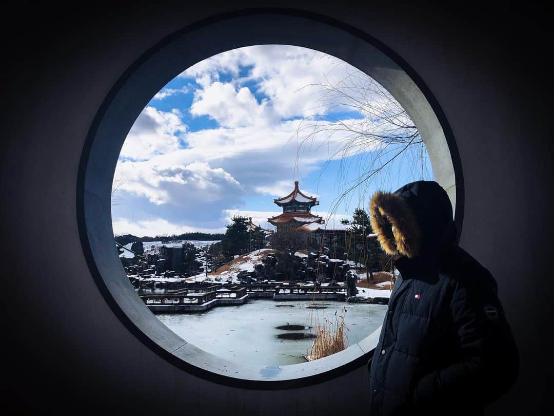 RIKUYAのインスタグラム：「Enchō-en @katorishingo_official  #燕趙園 #空 #雪」