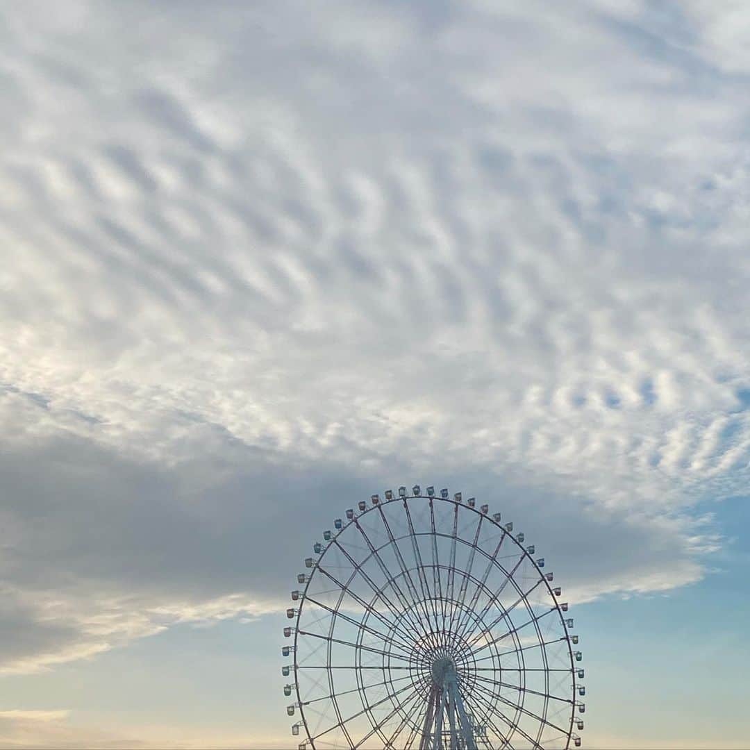 風間ゆみえのインスタグラム：「寒中お見舞い申し上げます🐮  2021年も仲良くしてください☺️  この一年も皆さまの心がいつも 自由であるように✨✨✨ 　 yumie k.」