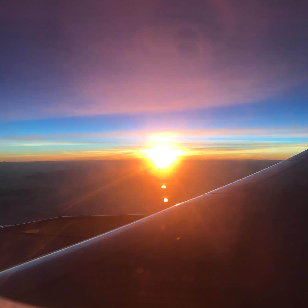 小山星流さんのインスタグラム写真 - (小山星流Instagram)「夕陽　これはハワイの間から日本の間、付近  、、、、飛行機乗りたい  #夕陽 #夕陽が綺麗  #飛行機  #雲」1月10日 15時38分 - uugirl_new_seina