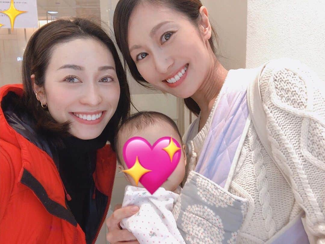 熊澤枝里子のインスタグラム：「久しぶりに大好きな友人ちかちゃん @sakaichikaaaa に会えたとある日😊 まだベビちゃんが生まれる前に会ったから、初対面のベビーが可愛いすぎたよ👶💕 バイタリティがあってクレバーなちかちゃん❣️ ワクワクする話が沢山できて楽しい時間だった🥰 ・ ・ ・ #friends」