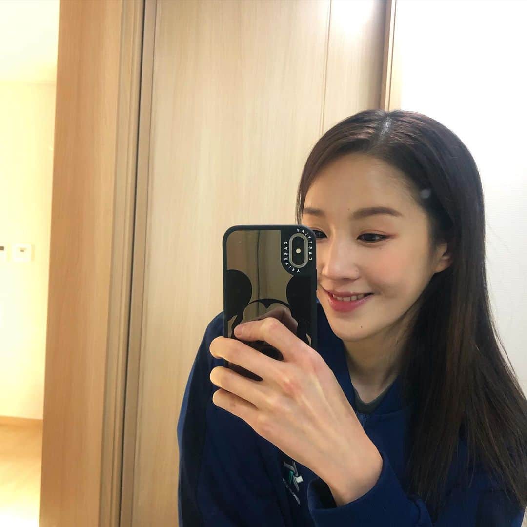 パク・ボラムのインスタグラム：「감기조심하세요❄️」