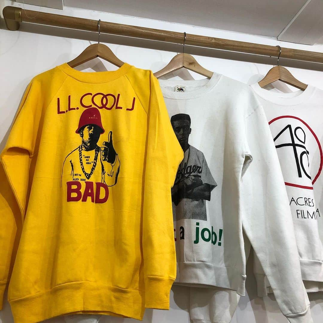 MUROさんのインスタグラム写真 - (MUROInstagram)「@kenichi_gommori 君と @grandgallery_store で開催中の「VITAGE MUSIC SWEATSHIRT EXHIBITION」へ💨 Tuff City Squadのスウェット シャツには興奮してしまった✨ #grandgallery  #vintagemusictshirtscrap  #vintagemusicsweatshirtexhibition  #tuffcityrecords #tuffcitysquad #joeyvega」1月10日 15時45分 - dj_muro