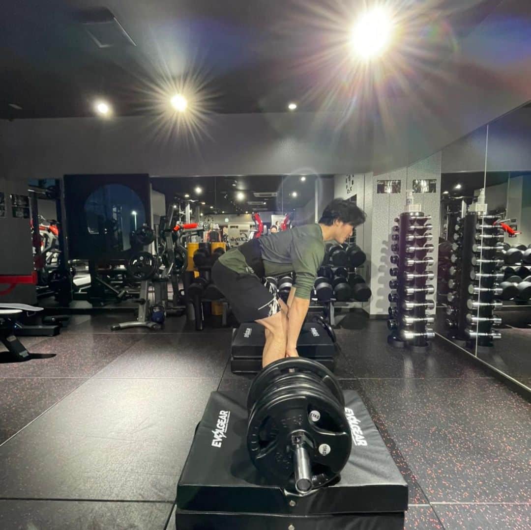 のインスタグラム：「今日も寒いですね🥶 自分がどうなりたいとか、どういう存在でありたいとか、考えても無駄な時もありますが、目標や目的がハッキリしてればしてるほど頑張れる気がします。」