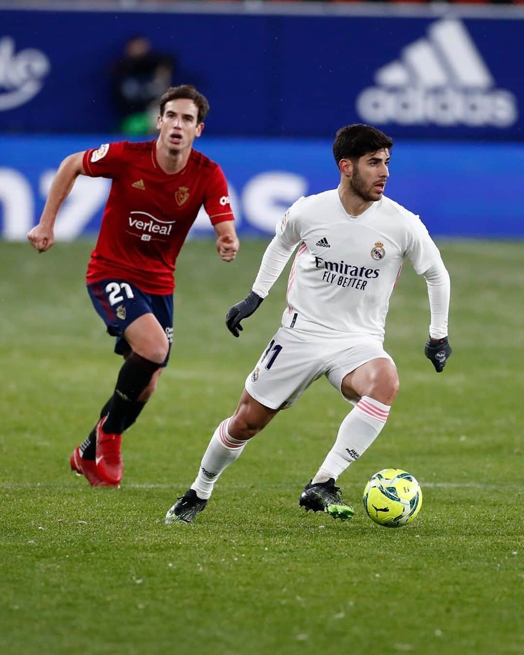 レアル・マドリードさんのインスタグラム写真 - (レアル・マドリードInstagram)「⚖️❄️ A draw in the snow against Osasuna. 🌨️ Un empate bajo la nieve de Pamplona. #RMLiga • #HalaMadrid」1月10日 16時00分 - realmadrid