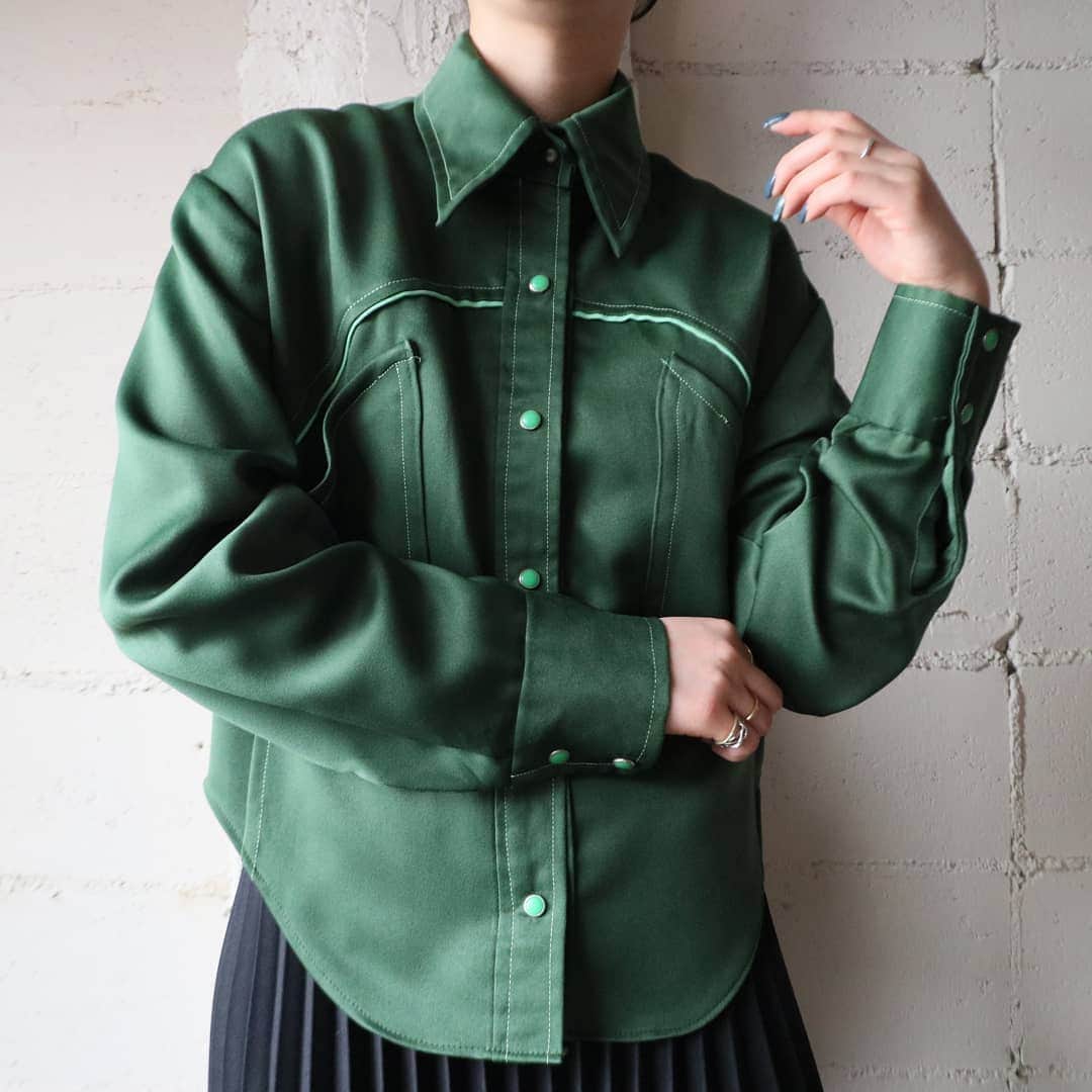 吉祥寺 古着屋 Orfeoのインスタグラム：「Green Western Shirt  . #orfeo #kichijoji #tokyo #vintage #used #fashion #coordinate #outfit . . .  お問い合わせはインスタグラムのプロフィール掲載のメールアドレスにお願いいたします。コメント、DMでのお問い合わせは受け付けておりませんのでご了承ください。 ONLINE SHOPの商品も店頭にてご購入頂けます。気になる商品がございましたらスタッフにお声掛けください。  新型コロナウィルス感染拡大防止策を徹底した上で営業をしております。マスクの着用、入店時にアルコールでの消毒をお願いいたします。」