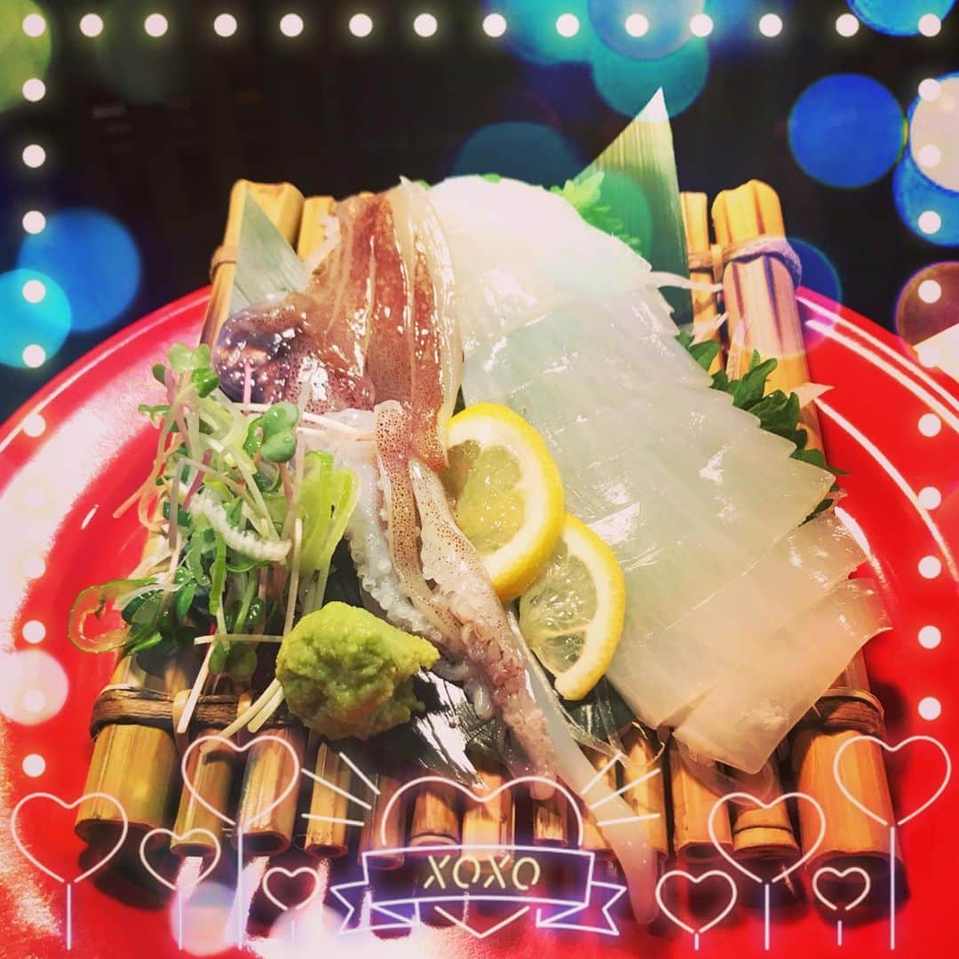 のインスタグラム：「まいど九州魂（くすだま）天王寺店です！  好評！朝絞めヤリイカ刺し！ 食べに来てくださ〜い！  ご来店、お待ちしてます！  #阿倍野居酒屋 #阿倍野グルメ #天王寺グルメ #もつ鍋とハイボール #馬刺しと焼酎 #炭火焼きと焼酎 #餃子とビール #活き貝と日本酒」