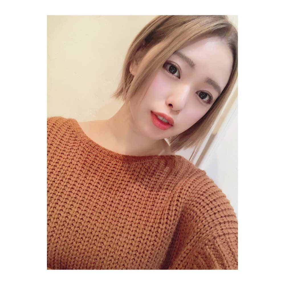 開坂映美のインスタグラム：「ずっとやりたかったので、、✂︎✂︎﻿ ﻿ ハイトーンショート💇🏼‍♀️💇🏼‍♀️﻿ 高校生以来の短さで、私ショートカットには﻿ めちゃくちゃこだわるからすごい細かい事﻿ まで聞いてもらっちゃいました🥺✨﻿ ﻿ 丁寧で本当有り難い✨﻿ ﻿ 皆さんもぜひ💛﻿ ﻿ #beautyessenceginza﻿ #shunsuke.tokyo﻿ #shunsuketakahashi﻿ #高橋俊輔﻿」