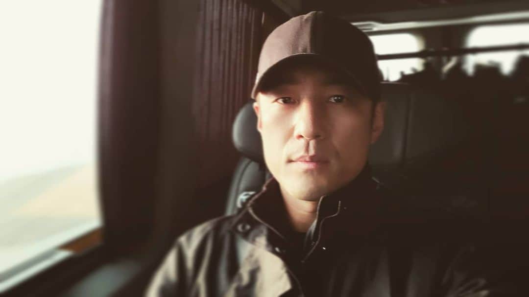 チ・ジニさんのインスタグラム写真 - (チ・ジニInstagram)「@ikkle_entertainment #언더커버🎥 #퇴근🚌💨 #춥다😰」1月10日 16時31分 - actor_jijinhee