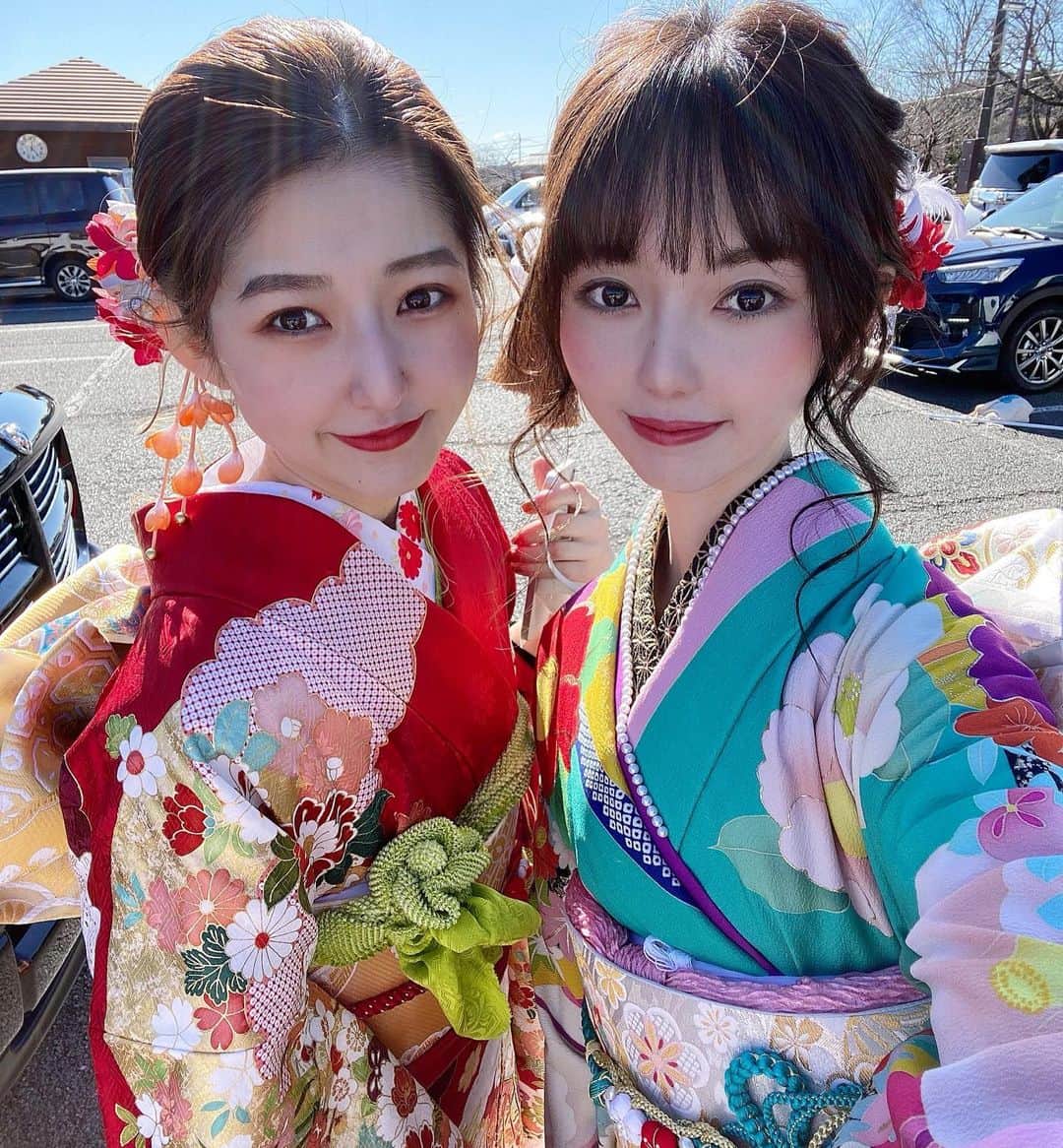漆畑瑠菜のインスタグラム：「自慢の幼なじみ💖 ・ #成人#成人式#振袖#新成人 #着物#成人式ヘア#自撮り #幼なじみ#美人#久々」