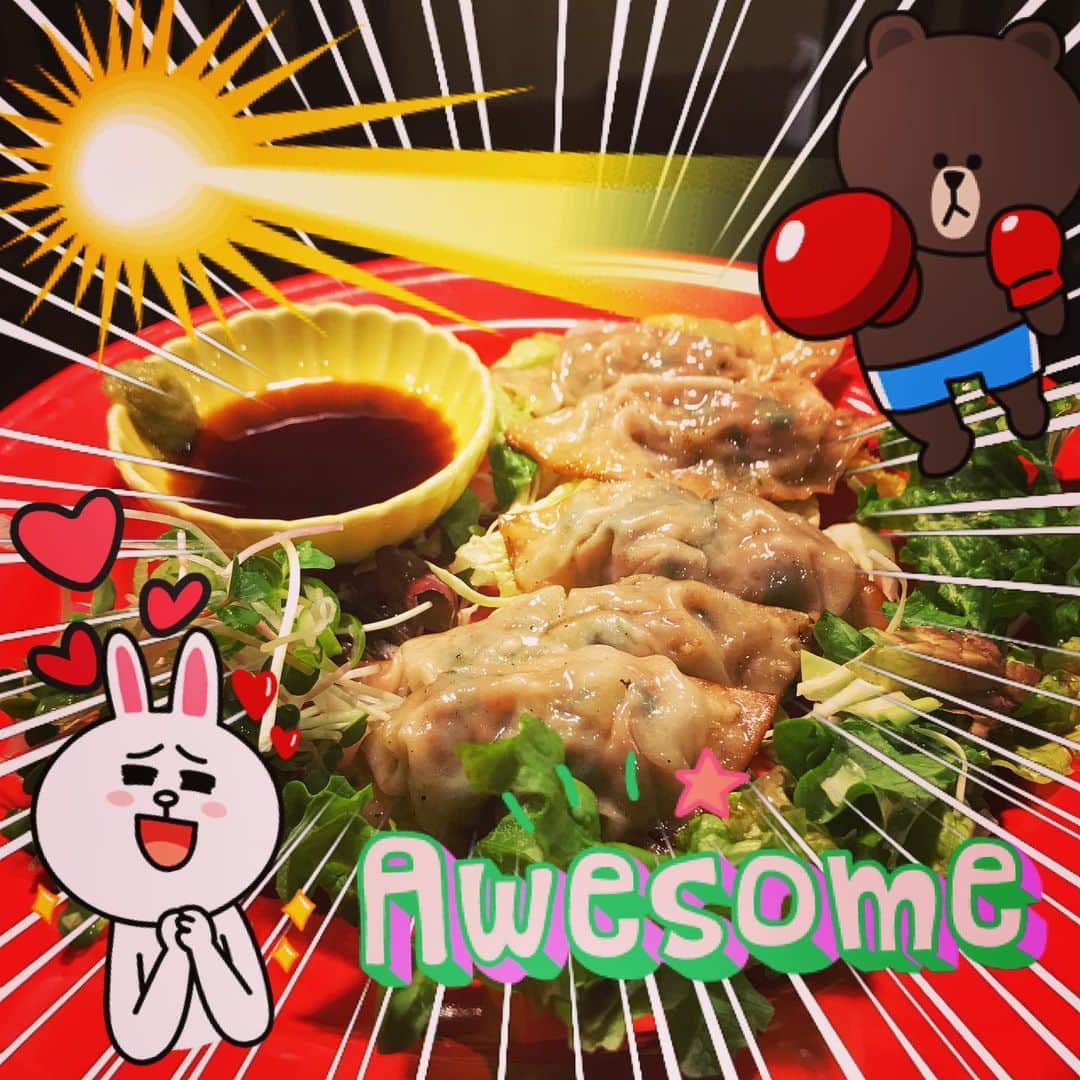 うまかもん九州料理 九州魂天王寺店のインスタグラム：「まいど九州魂（くすだま）天王寺店です！  好評！野菜と食べる手作り餃子！  やっぱりビールをグビッと！ ご来店、お待ちしてます！  #阿倍野居酒屋 #阿倍野グルメ #天王寺グルメ #もつ鍋とハイボール #馬刺しと焼酎 #炭火焼きと焼酎 #餃子とビール #活き貝と日本酒」