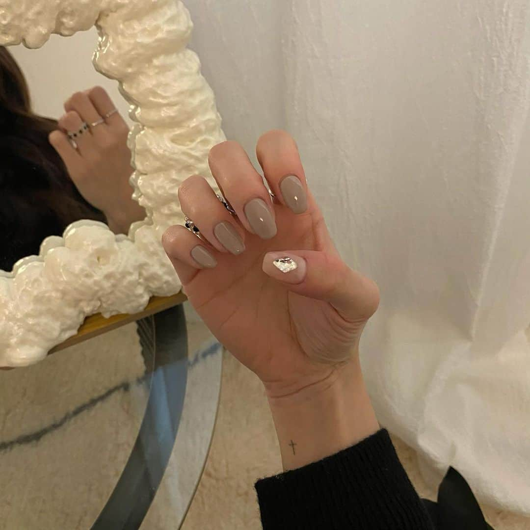 COCO さんのインスタグラム写真 - (COCO Instagram)「◡̈ greyish brown ☕️ @eleanor.nail」1月10日 16時36分 - rilaccoco