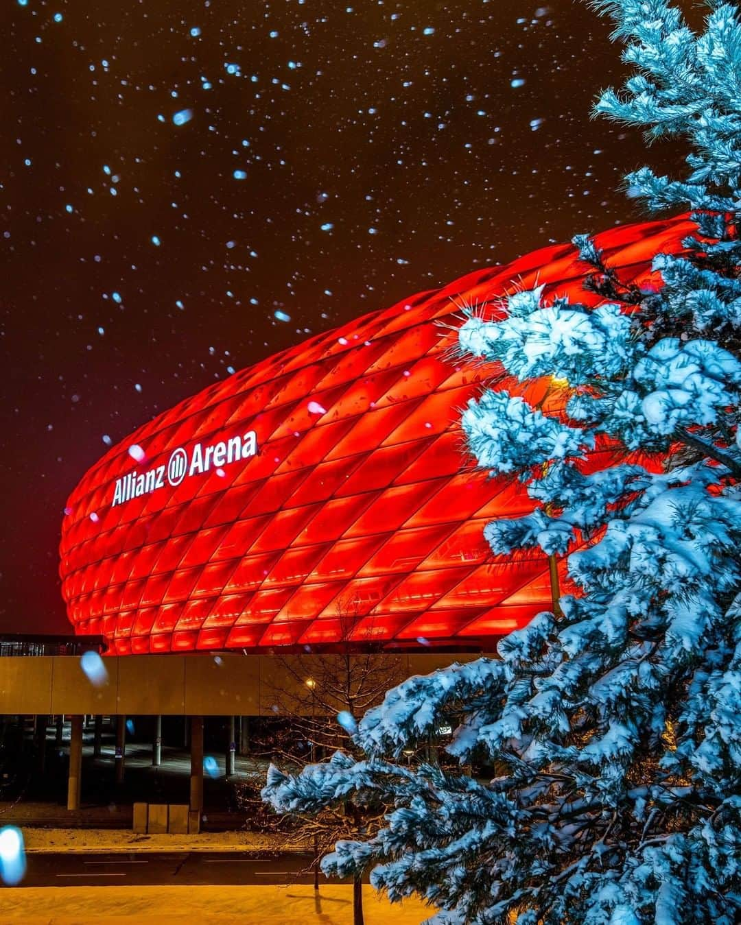 バイエルン・ミュンヘンさんのインスタグラム写真 - (バイエルン・ミュンヘンInstagram)「❄️🏟️😍 __________ #AllianzArena #FCBayern #MiaSanMia」1月11日 3時36分 - fcbayern