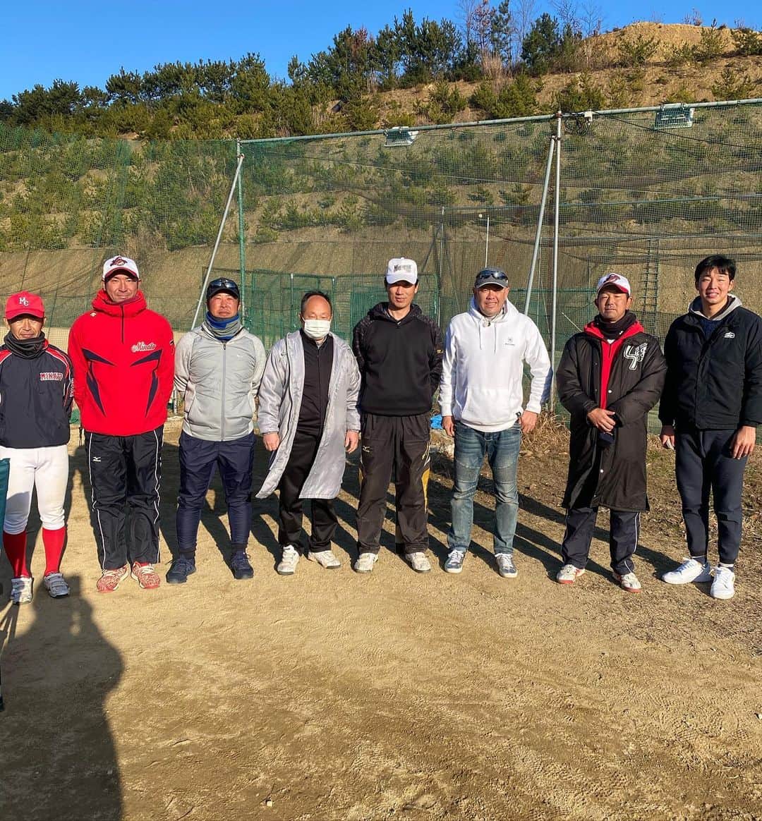 小田幸平のインスタグラム：「昨日は社会人野球時代バッテリーを組んでいた新井さんに会いに、湊クラブに行って来ました⚾️久しぶりに会って日本一なった事思い出しました。湊クラブの監督も三菱重工OB山本君。皆さん興味のある方は是非是非❗️#三菱重工west#読売ジャイアンツ#中日ドラゴンズ#湊クラブ#日本選手権大会#優勝」