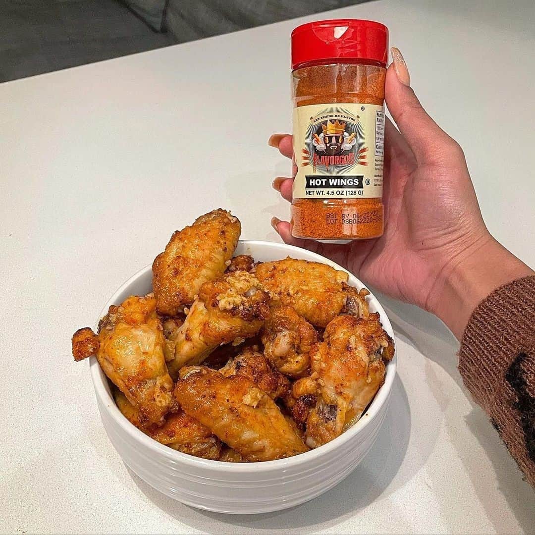 Flavorgod Seasoningsさんのインスタグラム写真 - (Flavorgod SeasoningsInstagram)「Sunday Parmesan garlic hot wings. by @dailysnackies⁠ -⁠ They turned out so juicy! Coated with @flavorgod Hot Wings⁠ -⁠ KETO friendly flavors available here ⬇️⁠ Click link in the bio -> @flavorgod⁠ www.flavorgod.com⁠ -⁠ Flavor God Seasonings are:⁠ ➡ZERO CALORIES PER SERVING⁠ ➡MADE FRESH⁠ ➡MADE LOCALLY IN US⁠ ➡FREE GIFTS AT CHECKOUT⁠ ➡GLUTEN FREE⁠ ➡#PALEO & #KETO FRIENDLY⁠ -⁠ #food #foodie #flavorgod #seasonings #glutenfree #mealprep #seasonings #breakfast #lunch #dinner #yummy #delicious #foodporn」1月11日 2時02分 - flavorgod