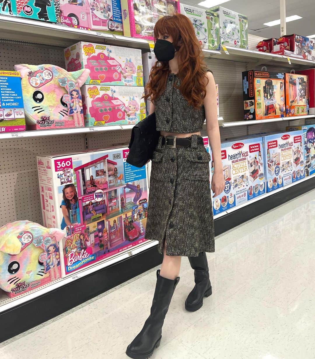 ジェーン・アルドリッジのインスタグラム：「I scored this 60s two-piece suit on eBay a few months ago 💃🏻 it made its grand debut at Target...😌 boots are @tamaramellon !」