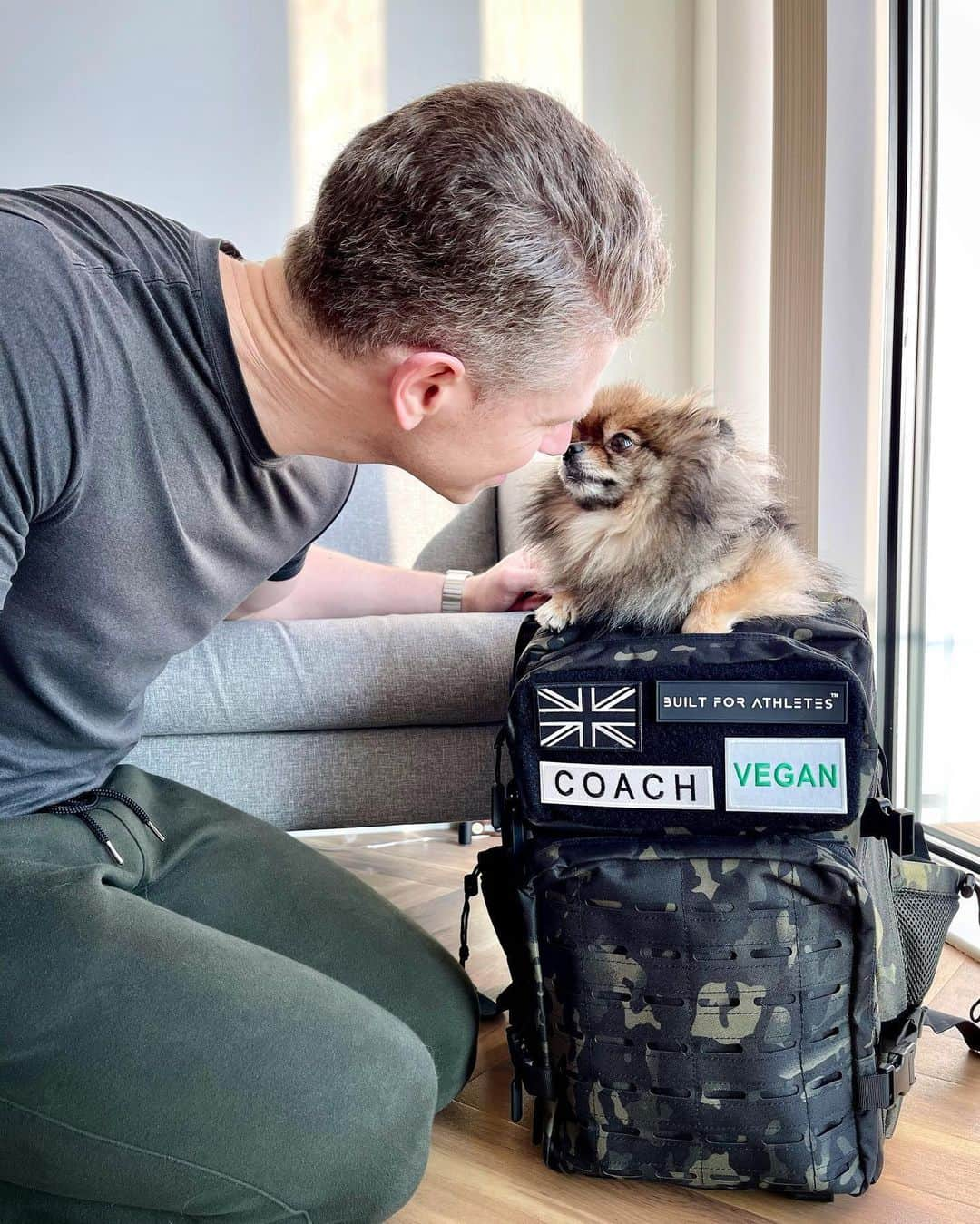 ハミッシュ・ゲイマンさんのインスタグラム写真 - (ハミッシュ・ゲイマンInstagram)「Packing my bags and it looks like someone wants to come with me for @dancingonice rehearsals at the studio this week 🐾❤️ Do you think I should bring the doggies with me?  Finally, I’ve found a comfortable backpack that I can fit my skates and all my stuff I need for training 💪⛸ Here is a list of everything I can fit in this bag (I still have space for more stuff 🙈)...  Ice skates Guards (soft and hard) Small towel Gloves Firm grip 2 water bottles 3 resistance bands 2 trigger point balls Gyro Powerball 2 pairs of knee pads 3 types of music cables Mini speaker & charger Tripod Support tape First aid kit Pen XL marker pen Notebook DOI security pass Glasses anti fog cloth Contact lenses 2 screwdrivers Spare screws for skates Laces for skates Pooh bag, just in case (for the dogs!) 🙈😂  I brought this bag as a little Christmas present for myself, I was like a kid a Christmas again when it came in post ☺️  📸 @ameliaskating & me 🎒 @builtforathletes - 45L Hero 2.0  #dancingonice #builtforathletes #athletesneverstop #veganathlete #coachhamish #pomeranianlife」1月11日 2時26分 - hamishgaman