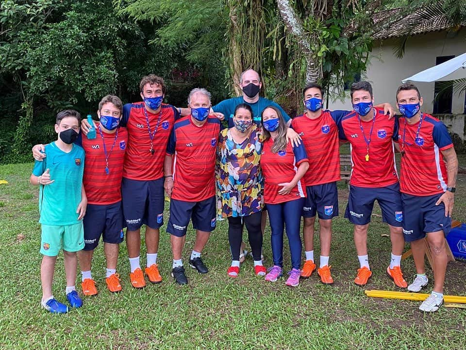 ジーコさんのインスタグラム写真 - (ジーコInstagram)「Terminamos hoje a primeira semana da Clinica de Futebol Zico 10 no Club Med Rio das Pedras, com todas as recomendacões dos orgãos de saude. Otima participação da garotada e de seus responsáveis. Todos recebendo seu diploma e medalha de participação.」1月11日 2時18分 - zico