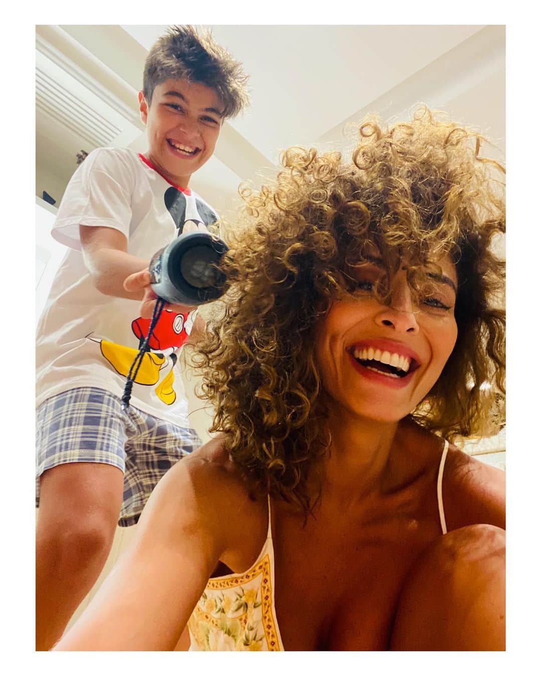 ジュリアナ・パエスのインスタグラム：「❤️」