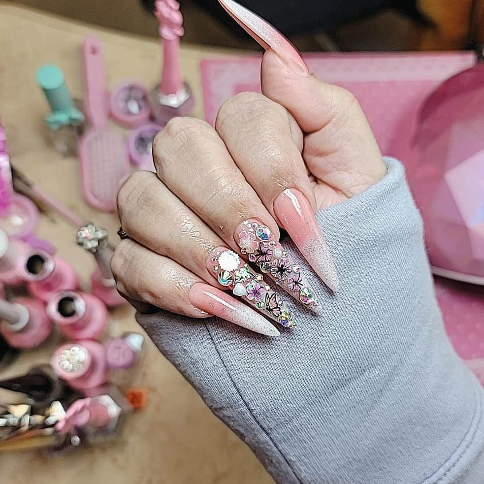 Max Estradaさんのインスタグラム写真 - (Max EstradaInstagram)「Enailcouture.com 123go gel nail tips are pre made full cover gel nails,  here we used xxl stiletto ombre and paper flowers ♡!~ made in the USA Enailcouture.com #ネイル #nailpolish #nailswag #nailaddict #nailfashion #nailartheaven #nails2inspire #nailsofinstagram #instanails #naillife #nailporn #gelnails #gelpolish #stilettonails #nailaddict #nail #naildesigns #nailtech#nailsonfleek #nailartwow #네일아트 #nails #nailart #notd #nails💅 #젤네일 #notpolish #nailcolor #nailsalon #nailsdid」1月11日 2時36分 - kingofnail