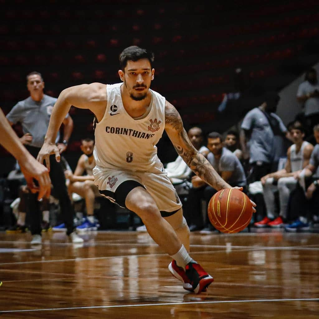 コリンチャンスさんのインスタグラム写真 - (コリンチャンスInstagram)「Hoje tem @sccorinthians.basquete em quadra!🏀⠀ ⠀ Vindo de três vitórias seguidas, o Timão encara o Cerrado Basquete às 19h, no Ginásio Wlamir Marques, pelo @nbb. A transmissão será do @dazn_bra! Vamos, Corinthians! 🙏🏾💪🏾⠀ ⠀ 📸 Beto Miller⠀ ⠀ #VaiCorinthians⠀ #CorinthiansBasquete⠀ #NaBaseDaRaça」1月11日 3時01分 - corinthians