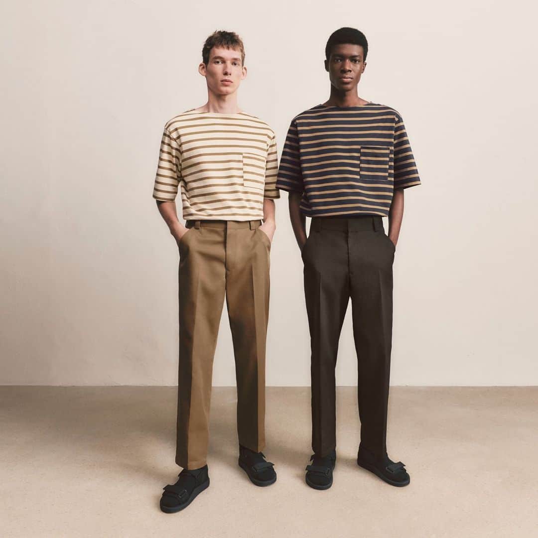 UNIQLO UKのインスタグラム：「#UniqloU Spring/Summer 2021 Collection launches globally on January 28th with men’s and women’s lineups, and the kid’s line debut in the following month!  Future LifeWear essentials, designed with the highest precision and in pursuit of a simplified, modern wardrobe.  Artistic Director Christophe Lemaire and his team in Paris reimagine everyday clothing using innovative materials and contemporary silhouettes」