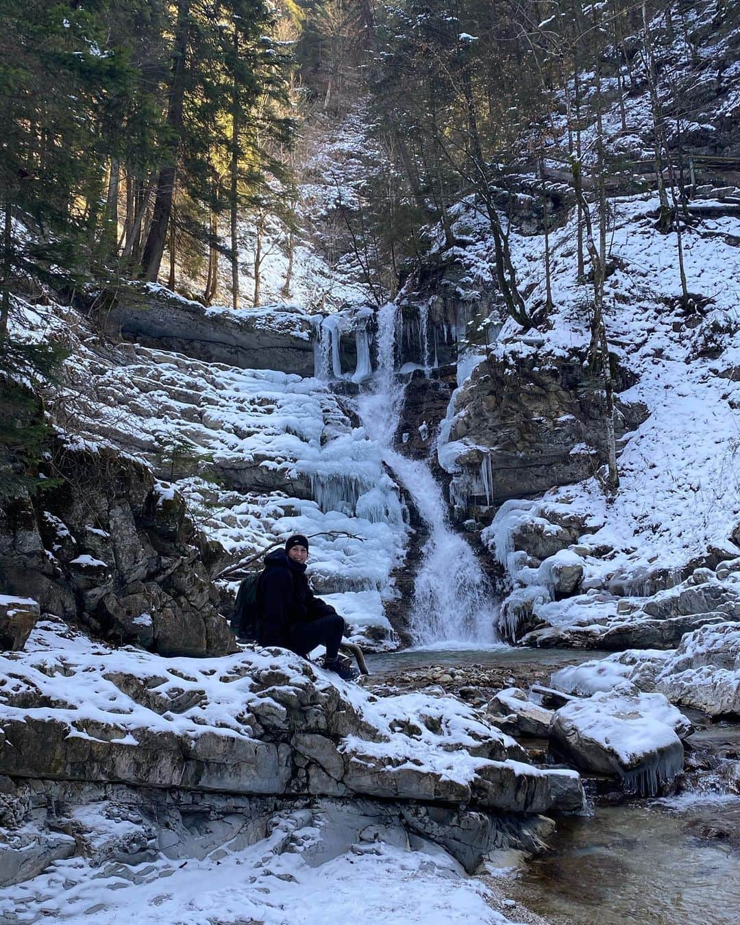 Verena Faisstさんのインスタグラム写真 - (Verena FaisstInstagram)「Mein Tag in einer Bildergalerie für euch zusammengefasst 🏔🥾☀️ Festzuhalten bleibt: „Die Frisur sitzt“ 😜 #wandern #derbergruft #gipfelstürmer #goilwars #scheenswetter #guteleute」1月11日 3時09分 - vereni2205