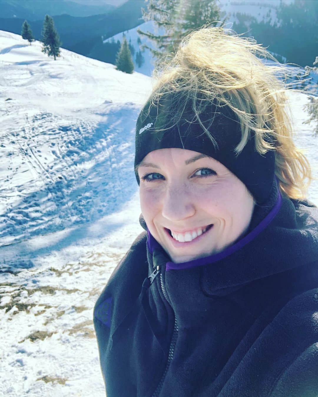 Verena Faisstのインスタグラム：「Mein Tag in einer Bildergalerie für euch zusammengefasst 🏔🥾☀️ Festzuhalten bleibt: „Die Frisur sitzt“ 😜 #wandern #derbergruft #gipfelstürmer #goilwars #scheenswetter #guteleute」