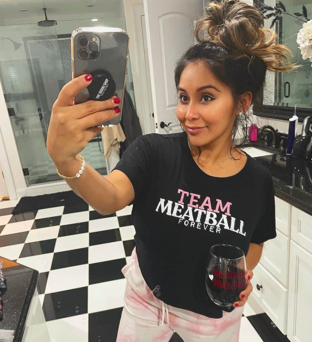 ニコール・ ポリッツィさんのインスタグラム写真 - (ニコール・ ポリッツィInstagram)「TEAM MEATBALL 4Lyfe  @meatballmerch」1月11日 3時10分 - snooki