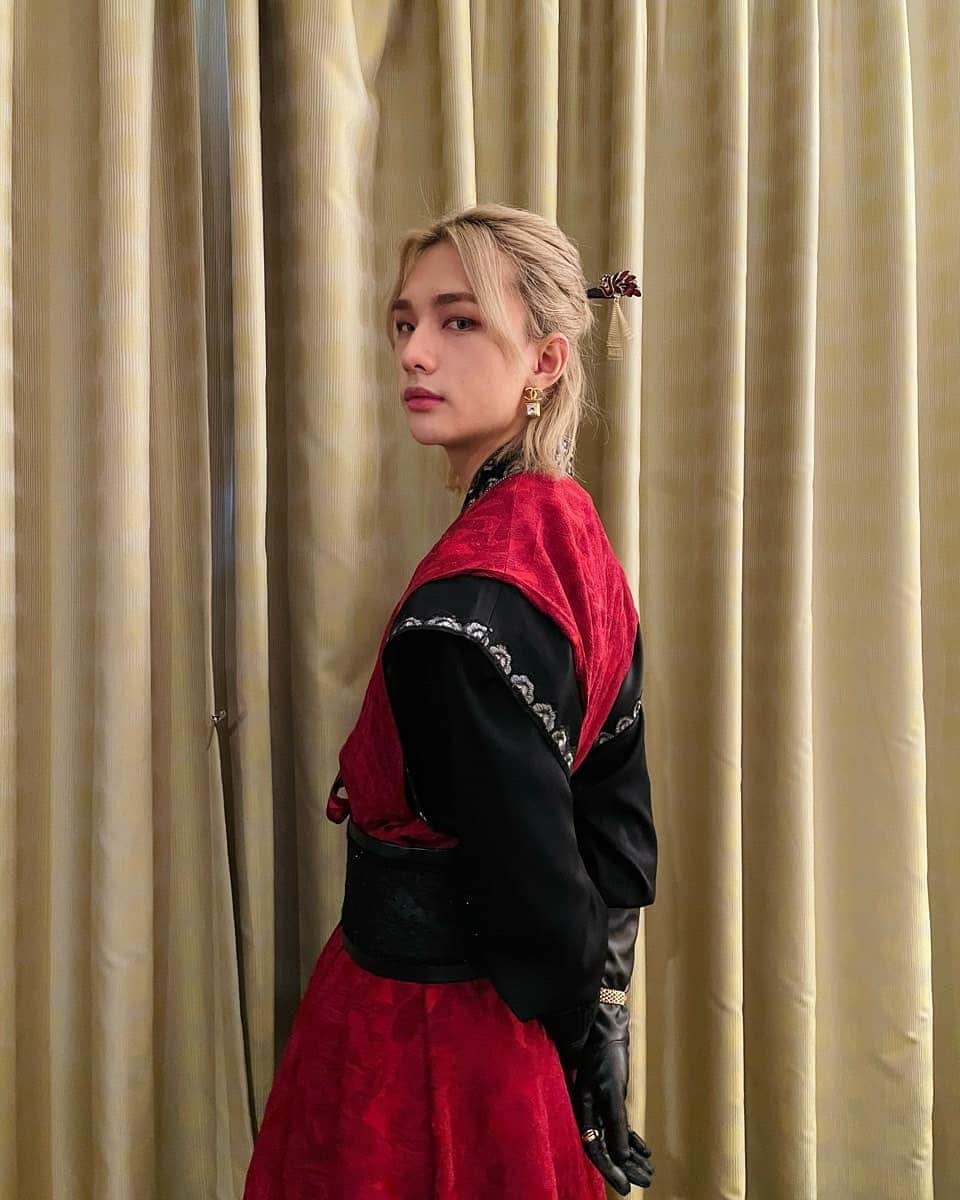 Stray Kidsさんのインスタグラム写真 - (Stray KidsInstagram)「베스트퍼포먼스 상 그리고 멋진 무대할 수 있는 기회주신 골든디스크 감사합니다  스테이가 최고야❣️ #straykids #Lovestay」1月10日 18時34分 - realstraykids