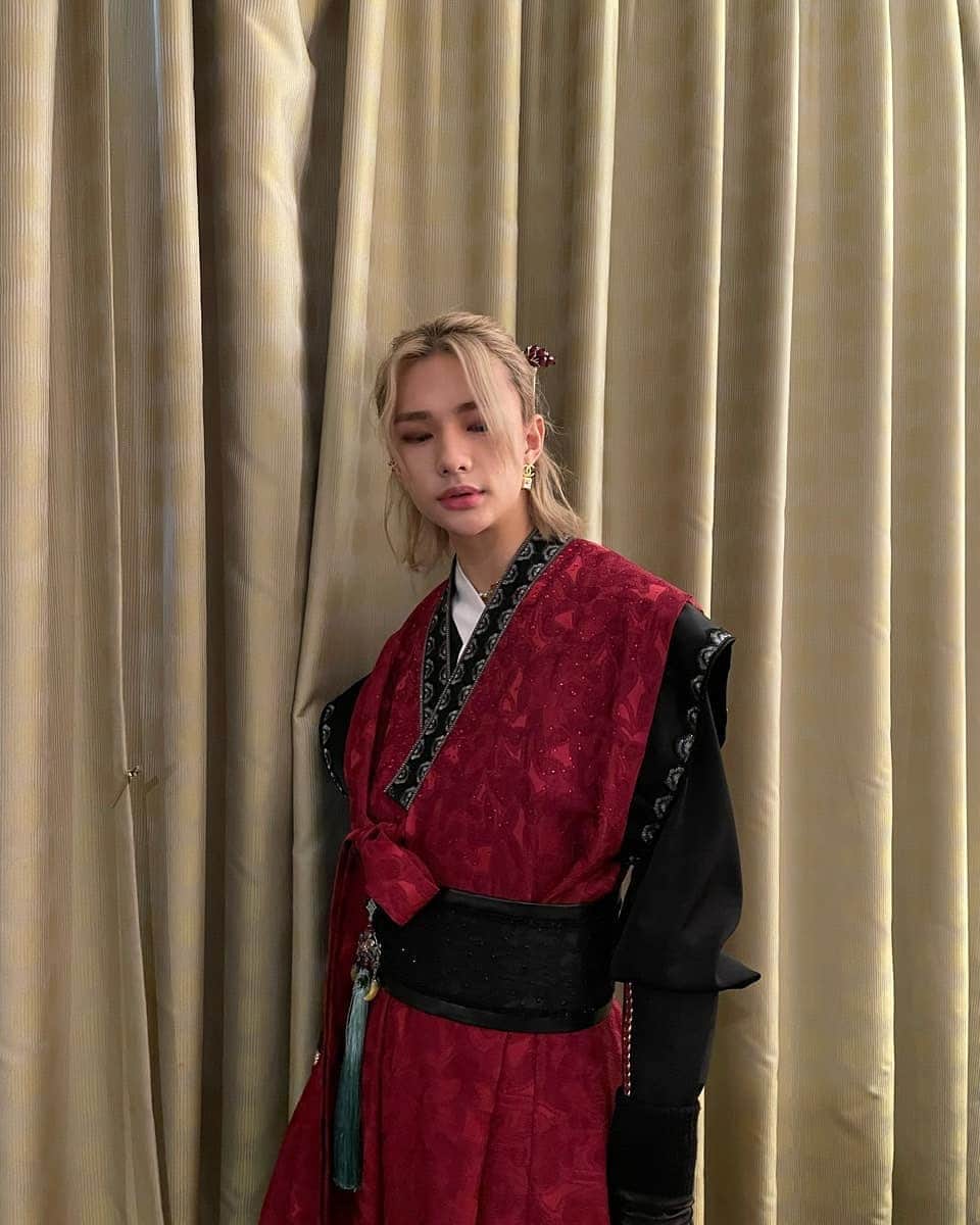 Stray Kidsさんのインスタグラム写真 - (Stray KidsInstagram)「베스트퍼포먼스 상 그리고 멋진 무대할 수 있는 기회주신 골든디스크 감사합니다  스테이가 최고야❣️ #straykids #Lovestay」1月10日 18時34分 - realstraykids