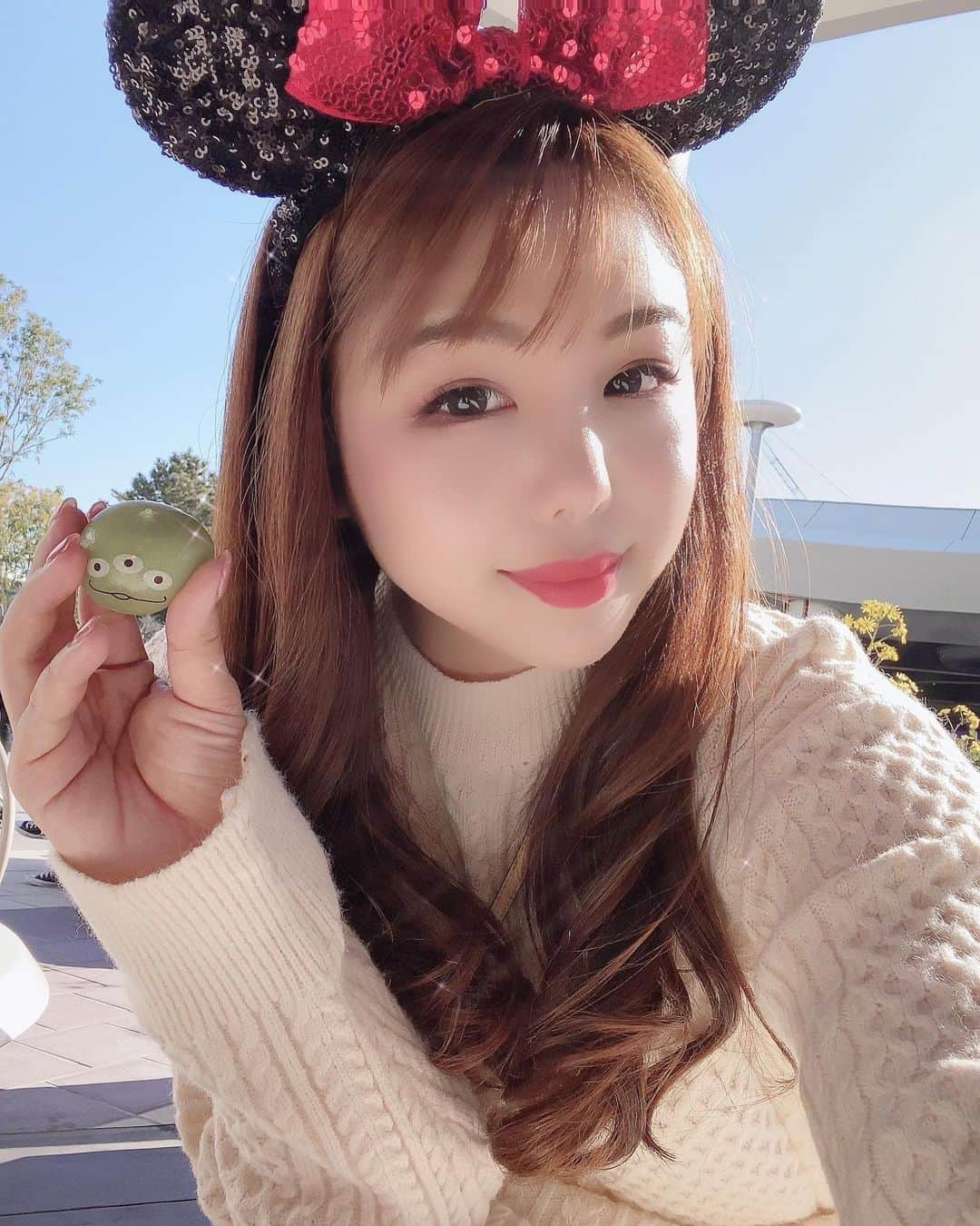 まゆまゆさんのインスタグラム写真 - (まゆまゆInstagram)「. 🐭🎀 #東京ディズニーランド  #ディズニーコーデ #ディズニーランド #tokyodisneyland #disneyland  #disney #ディズニーグッズ」1月10日 18時27分 - 7mayu2mayu