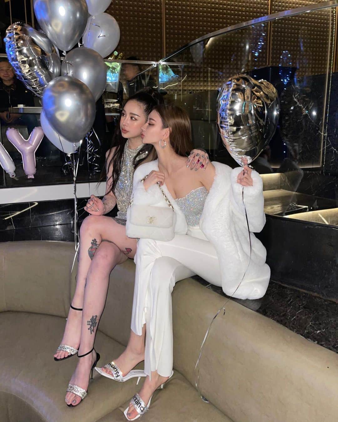 Abby Chenのインスタグラム：「生日照part 1謝謝大家給我滿滿的愛🥺🤍 #birthdaygirl #happy30」