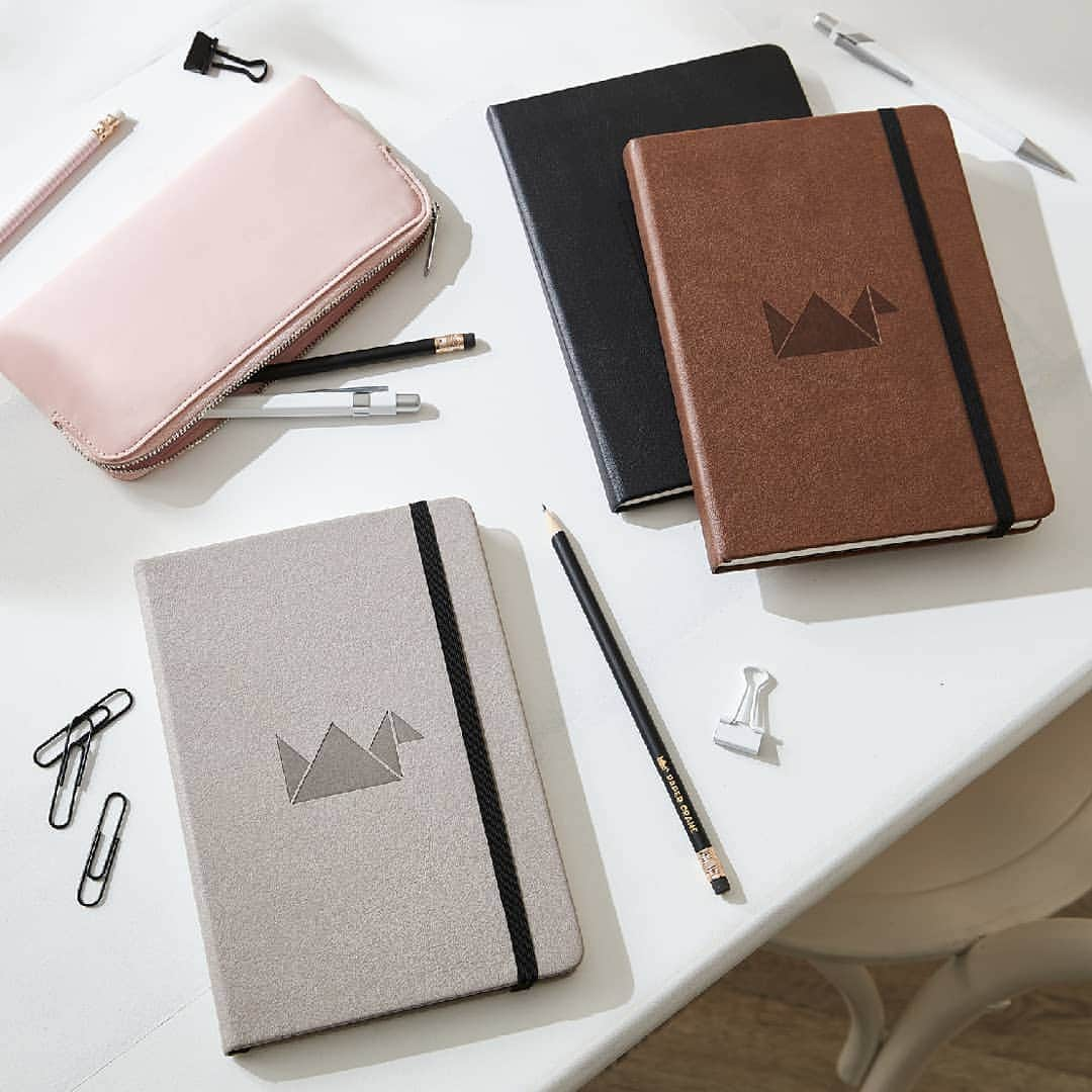 Target Australiaさんのインスタグラム写真 - (Target AustraliaInstagram)「Let them make their mark with our stylish and sturdy range of notepads  🎯♥️ #targetaus #targetauskids」1月10日 18時38分 - targetaus