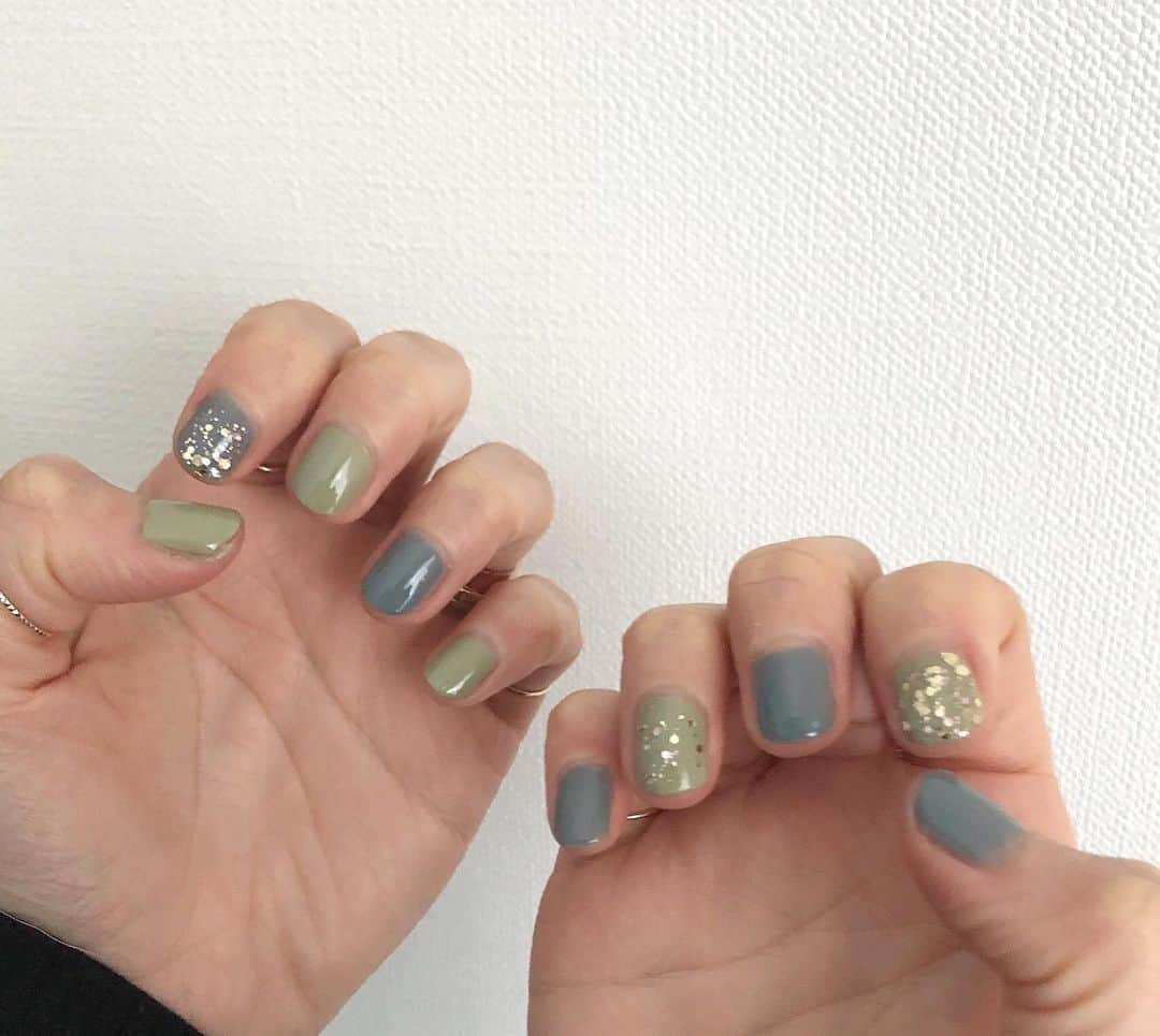 佐々木かいさんのインスタグラム写真 - (佐々木かいInstagram)「セルフネイル💚💙🤍 #マニキュア #selfnail」1月10日 18時46分 - kai_s_1213