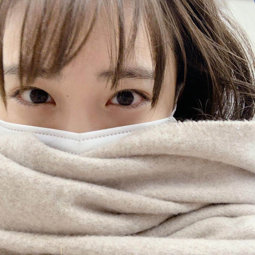 大友花恋さんのインスタグラム写真 - (大友花恋Instagram)「現場に行く時の必需品、マフラー。 首、あっためるって大事〜。」1月10日 18時57分 - karen_otomo