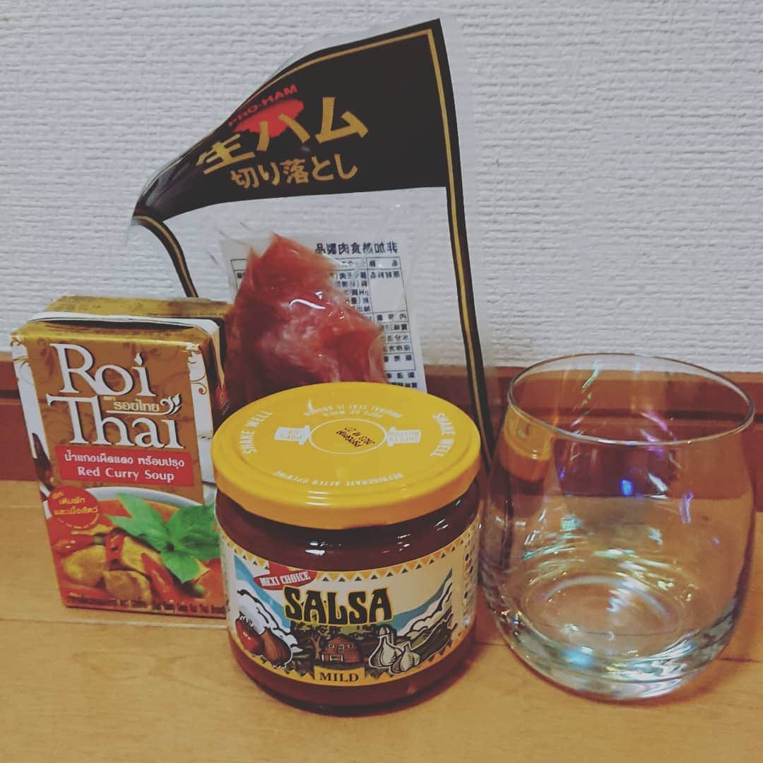 工藤亜耶のインスタグラム：「自粛が始まると、カルディ多くなる。偏光グラスなんかも買ってきた(^^ゞ 家を楽しむ(._.)  #自粛生活」